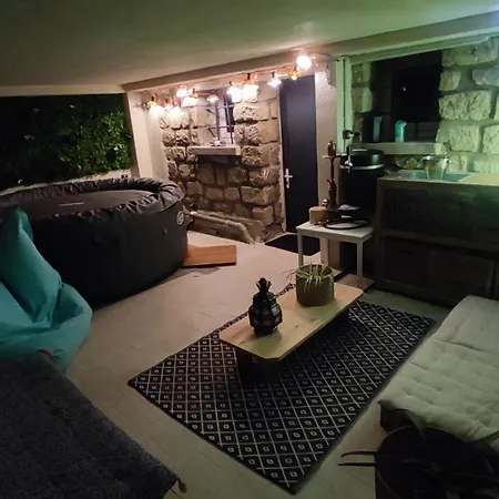 Maison Jardin Jacuzzi Proche Villa